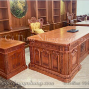 Góc nghiêng của bàn làm việc Obama gỗ hương đá thể hiện rõ sự bề thế