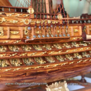 Thuyền buồm mô hình đẹp độc lạ bởi các chi tiết phụ kiện gắn trên thuyền làm bằng hợp kim đồng rất tinh xảo