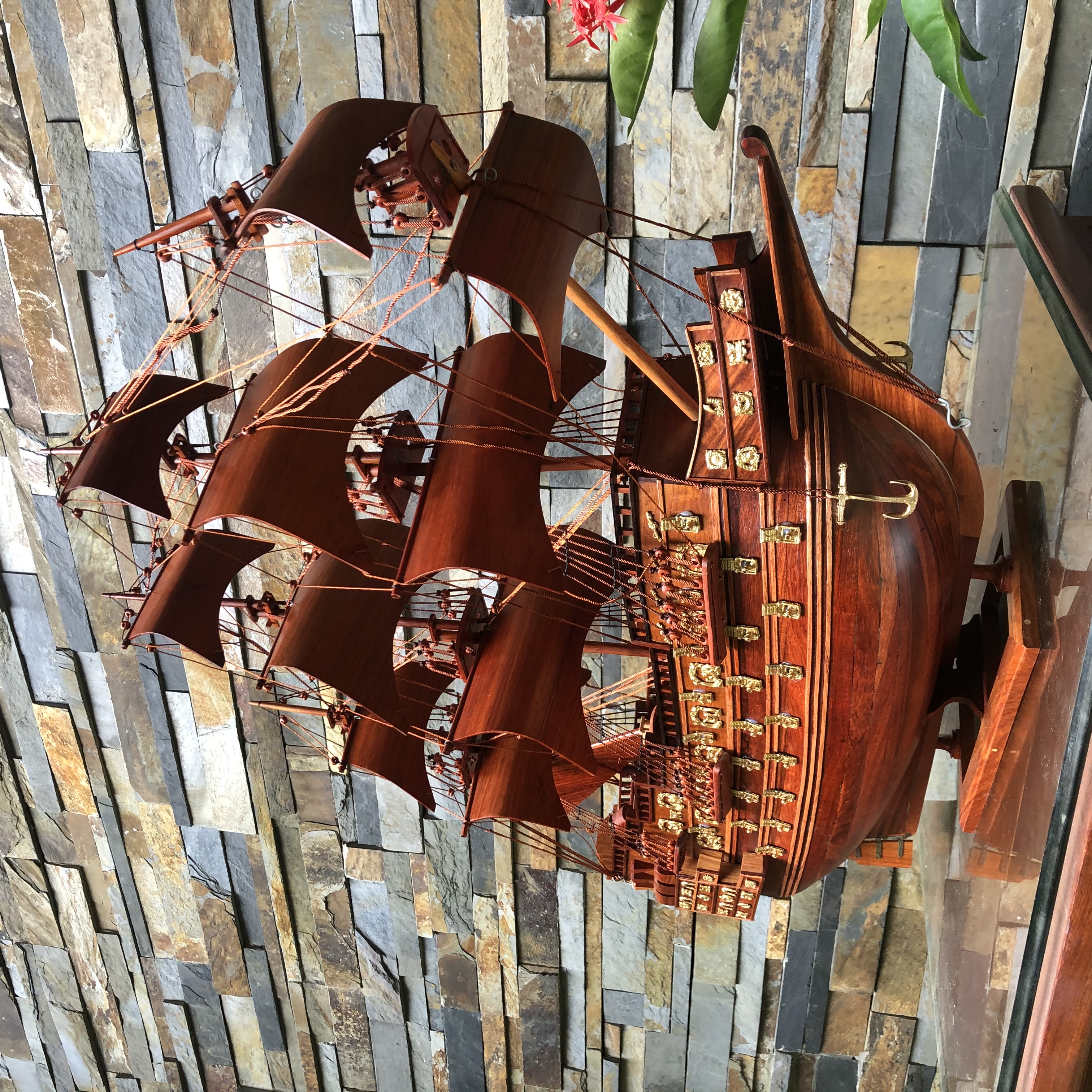Mô hình thuyền buồm 60cm quà tặng khai trường công ty đẳng cấp vừa có ý nghĩa phong thuỷ vừa làm vật trang trí