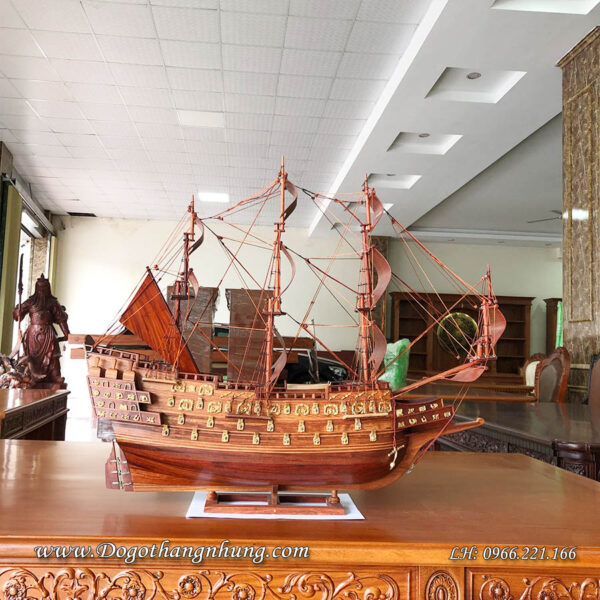 Thuyền buồm phong thuỷ gỗ hương dài 60cm loại đẹp được làm thủ công bằng tay bởi các nghệ nhân làng nghề gỗ Đồng Kỵ