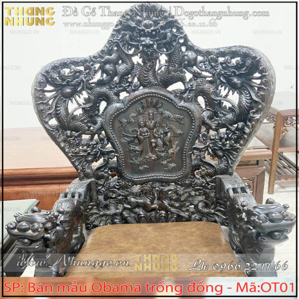 Bộ bàn ghế bát mã gỗ mun tại Hà Nội được làm bằng chất liệu gỗ mun đục hoa văn bát mã vô cùng sắc nét