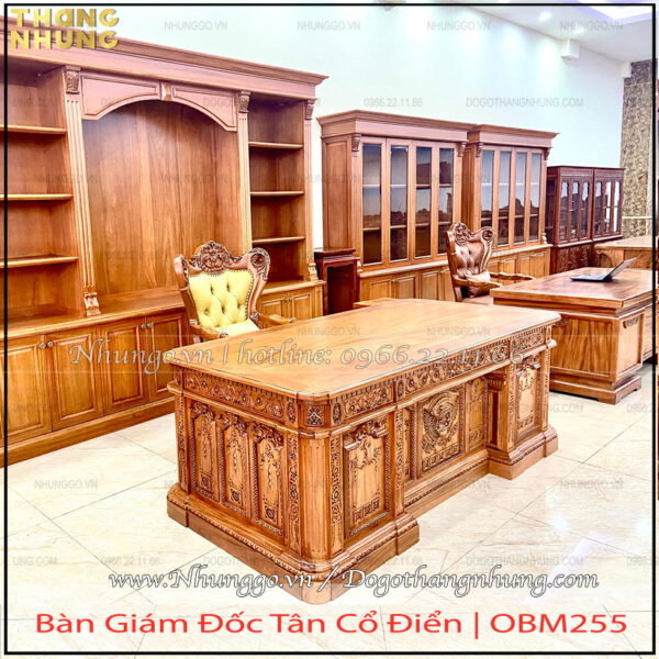 Bàn chủ tịch mẫu tổng thống mỹ gỗ gõ đỏ kích thước 255cm được làm trực tiếp tại xưởng, xưởng đặt tại làng nghề gỗ Đồng Kỵ, Bắc Ninh với nguồn gỗ tự nhiên tốt và đội thợ tay nghề cao tạo ra các sản phẩm chất lượng