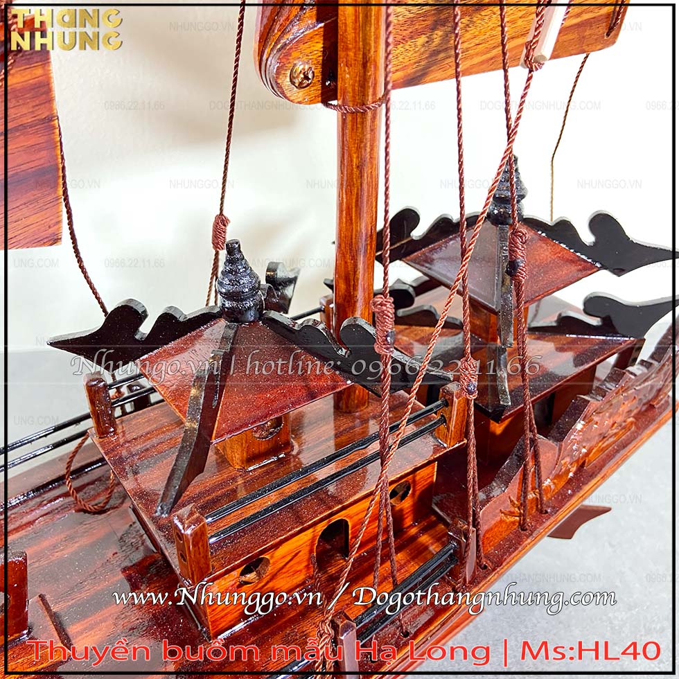 Mô hình thuyền buồm để bàn làm việc gỗ gõ đỏ được làm tinh sảo và tỉ mỉ từng chi tiết