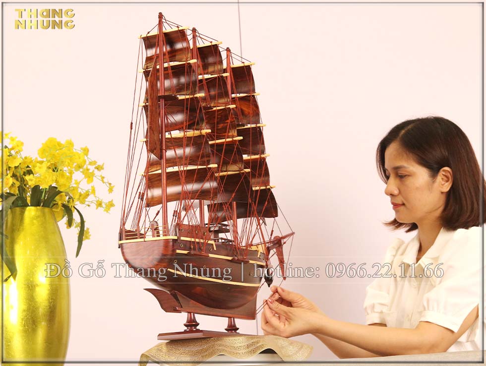 Mô hình thuyền buồm gỗ phong thủy france2 được làm thủ công bằng tay bởi các nghệ nhân làng nghế