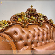 Sofa tân cổ điển gỗ tự nhiên The King được làm bằng gỗ tự nhiên cao cấp. Gỗ tự nhiên được dùng nhiều trong các công trình nội thất tân cổ điển bởi những đặc tính vượt trội: mặt gỗ phẳng đều đẹp, tâm gỗ sáng, không mùi