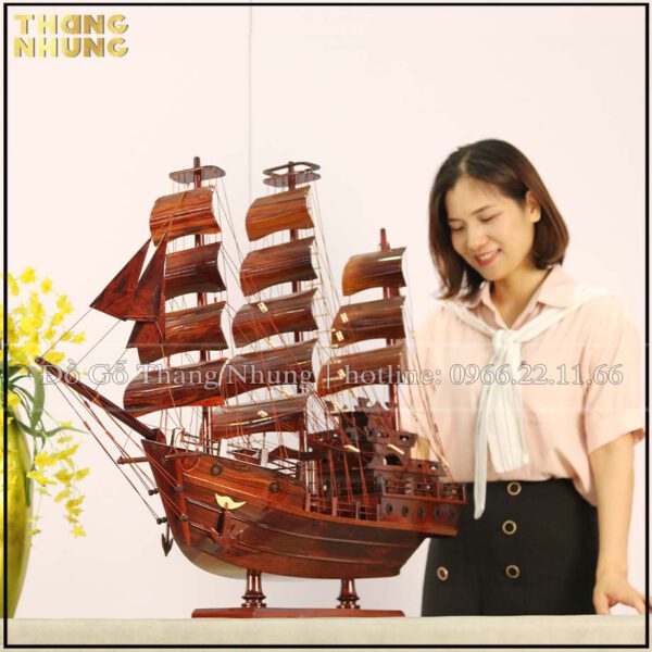 Thuyền Buồm Mô Hình Tàu Đánh Cá Thái Lan được làm bằng chất liệu gỗ cẩm gia lai