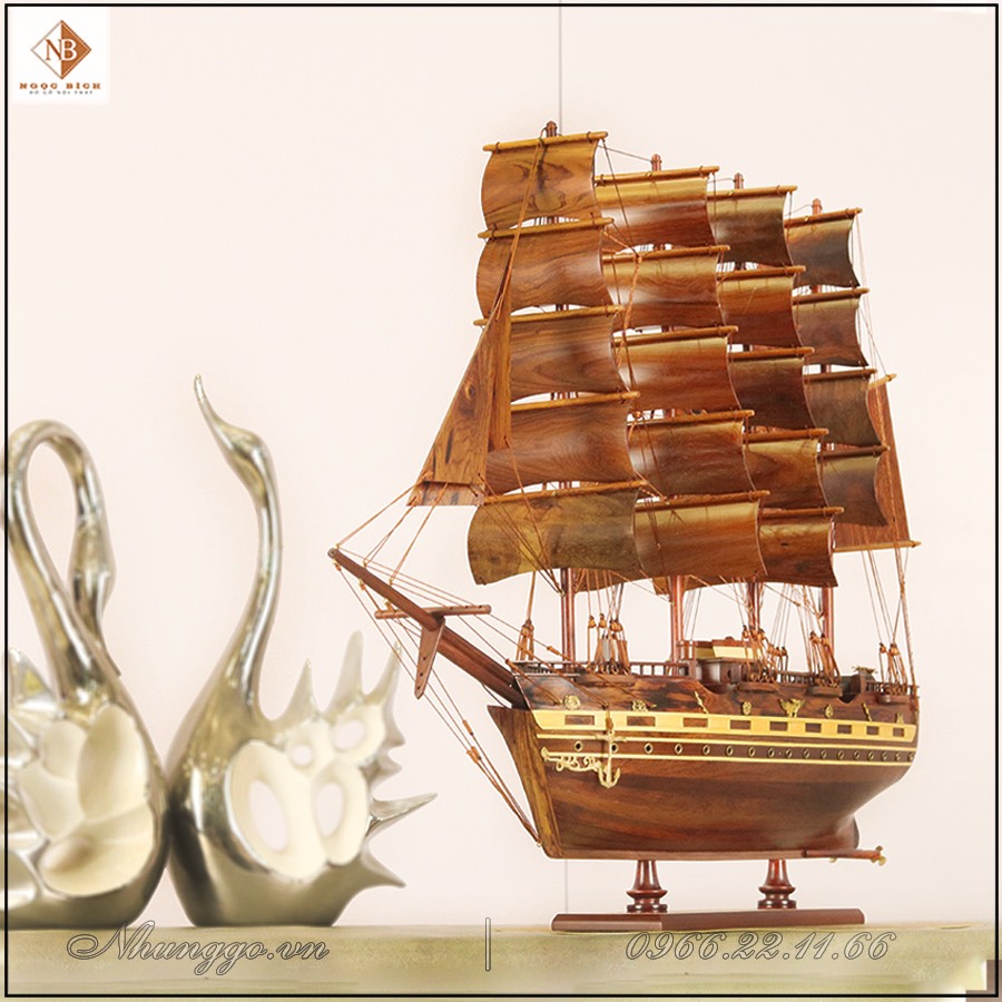 Thuyền buồm France2 gỗ cẩm mang trong mình ý nghĩa văn hóa và phong thủy.