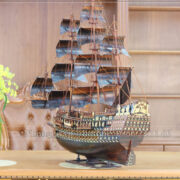 Mô hình thuyền gỗ được chế tạo từ 100% gỗ mun quý hiếm