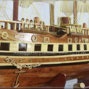Thân thuyền france 2 được làm từ gỗ tràm tự nhiên