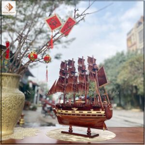 Cánh buồm được thiết kế uốn cong tạo căm giác căng gió rất chân thực