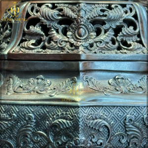 Lư đốt trầm hương gỗ trắc để không gian thiền mang ý nghĩa trấn trạch, tụ khí, xua đuổi tà khí và tạo sự cân bằng năng lượng trong không gian sống.