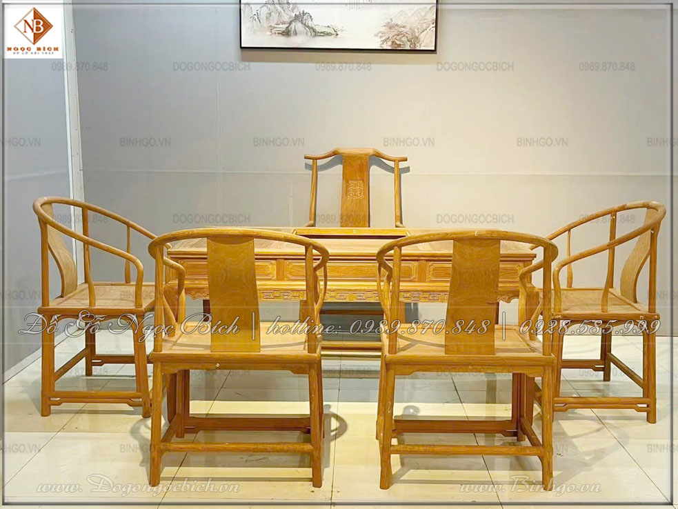 Thay vì ghế thẳng cứng, xu hướng hiện nay là ghế cong nhẹ, ôm dáng người.