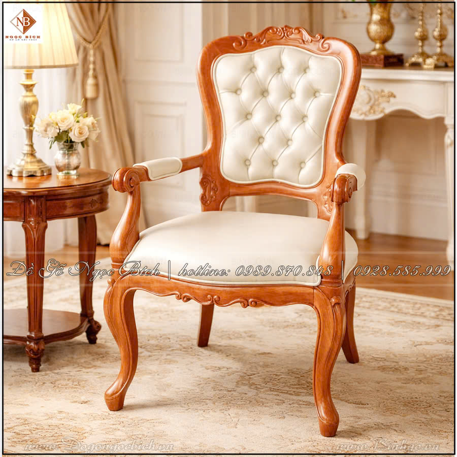 Khung gỗ tự nhiên không chỉ giúp chiếc ghế bền theo năm tháng mà còn nâng tầm giá trị thẩm mỹ cho toàn bộ không gian phòng làm việc.