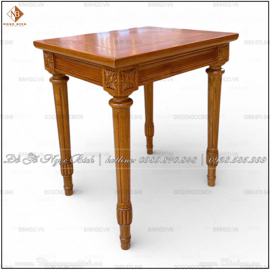 Toàn bộ khung bàn và ghế được chế tác từ gỗ gõ đỏ tự nhiên – dòng gỗ cao cấp thường được sử dụng trong các công trình nội thất sang trọng.