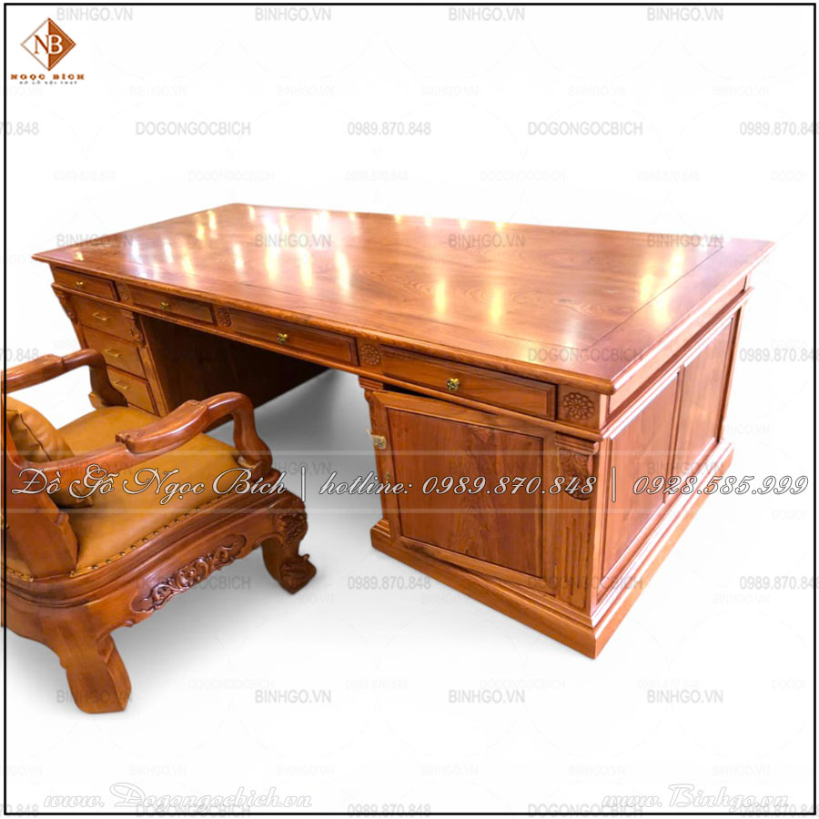 Mặt bàn rộng, dày dặn tạo cảm giác chắc chắn. Phần chân bàn thiết kế vững chãi, đảm bảo độ ổn định và tăng tính thẩm mỹ.