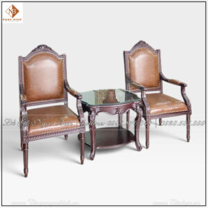 Phần lưng ghế cao tạo cảm giác bề thế khi đặt trong phòng. Lưng ghế không chỉ đóng vai trò nâng đỡ mà còn trở thành một chi tiết tạo hình quan trọng, giúp bộ ghế có vẻ ngoài sang trọng và nổi bật hơn.