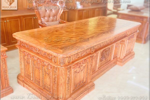 Cần tìm bàn làm việc chủ tịch loại đẹp nhất có chất liệu gỗ gõ đỏ