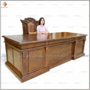 Bàn làm việc gỗ tự nhiên phong cách Châu Âu dài 217cm được nhiều lãnh đạo yêu thích và lựa chọn