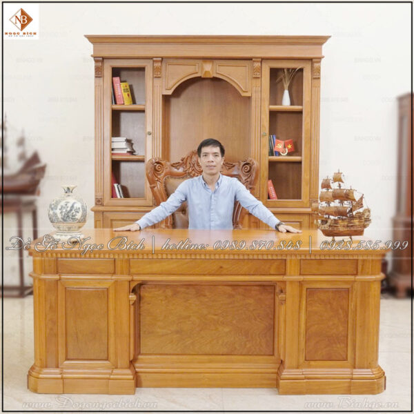 Chiếc bàn làm việc đẳng cấp, tinh tế và thể hiện được quyền uy của người lãnh đạo.