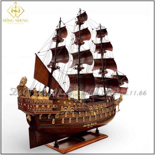 Mẫu mô hình thuyền buồm dài 100cm khắc chữ vàng