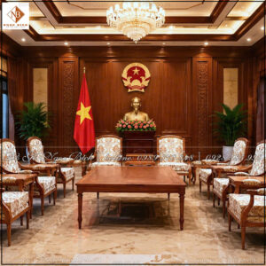 Từng đường nét chạm khắc, từng mảng vách, từng chi tiết bàn ghế cần cùng ngôn ngữ thiết kế để tạo nên một tổng thể hài hòa.