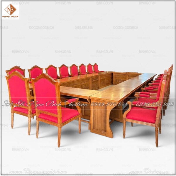 Một phòng hội trường được thiết kế khoa học, sử dụng nội thất đồng bộ và có điểm nhấn rõ ràng sẽ tạo cảm giác trang trọng ngay từ khi bước vào.