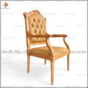 Khi đặt trong phòng làm việc, ghế không chỉ phục vụ công năng ngồi mà còn giúp khu vực bàn làm việc trở nên sang trọng, cân đối và có điểm nhấn hơn.