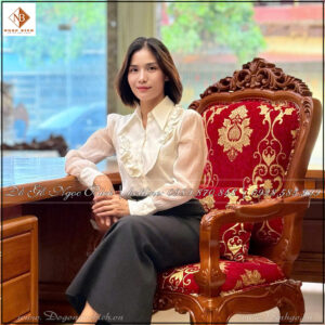 ghe-giam-doc-louis-boc-ni-cao-cap Được chế tác từ gỗ Gõ Đỏ tự nhiên, kết hợp phần đệm nỉ cao cấp cùng phong cách Louis Tân Cổ Điển, mẫu ghế mang đến vẻ đẹp sang trọng nhưng không quá cầu kỳĐược chế tác từ gỗ Gõ Đỏ tự nhiên, kết hợp phần đệm nỉ cao cấp cùng phong cách Louis Tân Cổ Điển, mẫu ghế mang đến vẻ đẹp sang trọng nhưng không quá cầu kỳ